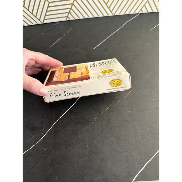 The House of Miniatures Unassembled Queen Anne Fire Screen - Picture 2 of 4